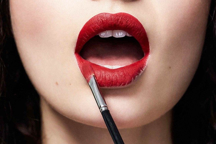 Sử dụng cọ và tô hai lần son