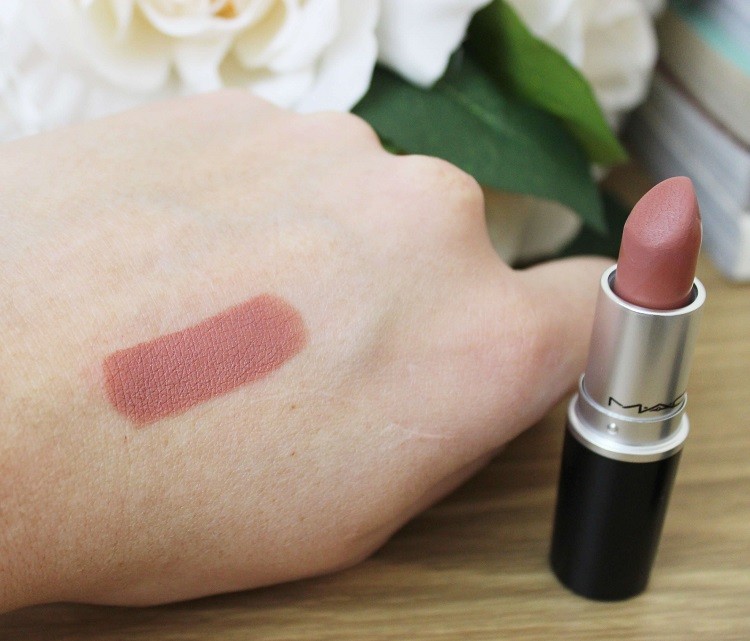 Son Mac Matte Velvet màu cam đất dễ dàng hớp hồn chị em với chất son siêu mịn