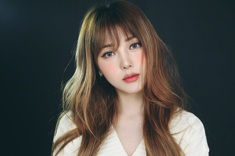 Tạo khối trên má