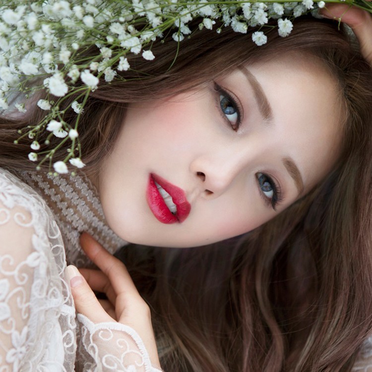 Kẻ mắt bằng chì cho mắt hạnh nhân