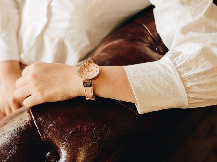 Đồng hồ dây da hồng Anne Klein 10/9168PEPE