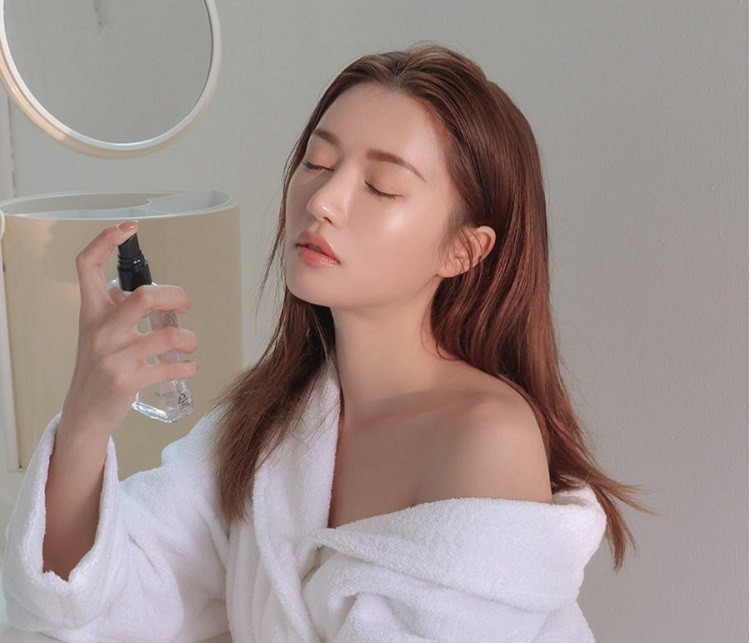 Son môi và xịt khoáng