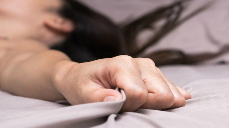 Vì sao nên dùng gel bôi trơn trong quá trình quan hệ?