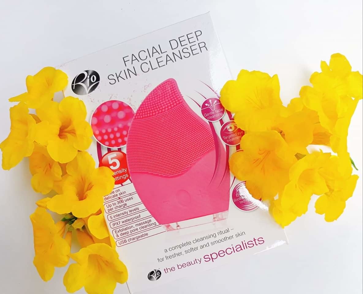 Máy rửa mặt Rio FADC