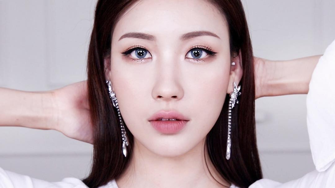 Trang điểm mắt nhũ