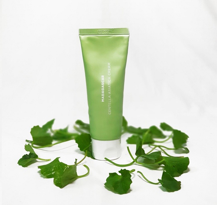 Review Skin1004 Madagascar Centella Skin1004 Madagascar Centella Asiatica Cream review, review Skin1004 Madagascar Centella Asiatica Cream, Skin1004 Madagascar Centella Asiatica Cream ingredients, skin1004 madagascar centella cream, Skin1004 Madagascar Centella Asiatica Cream skincarisma, Skin1004 Madagascar Centella Asiatica Cream review indonesia
