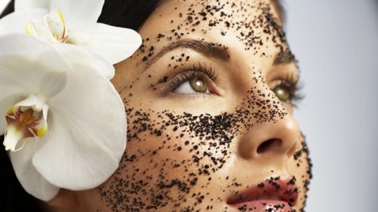 mặt nạ bã cà phê làm trắng da