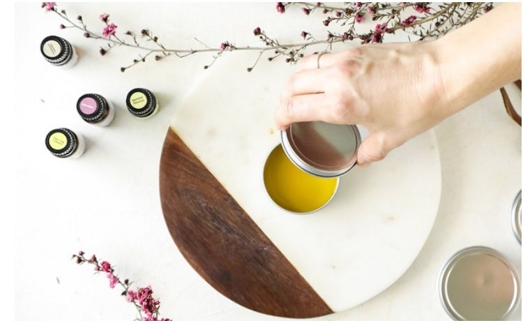 Nước hoa khô là gì? Cách làm nước hoa khô tại nhà Nước hoa khô là gì? Cách làm nước hoa khô tại nhà