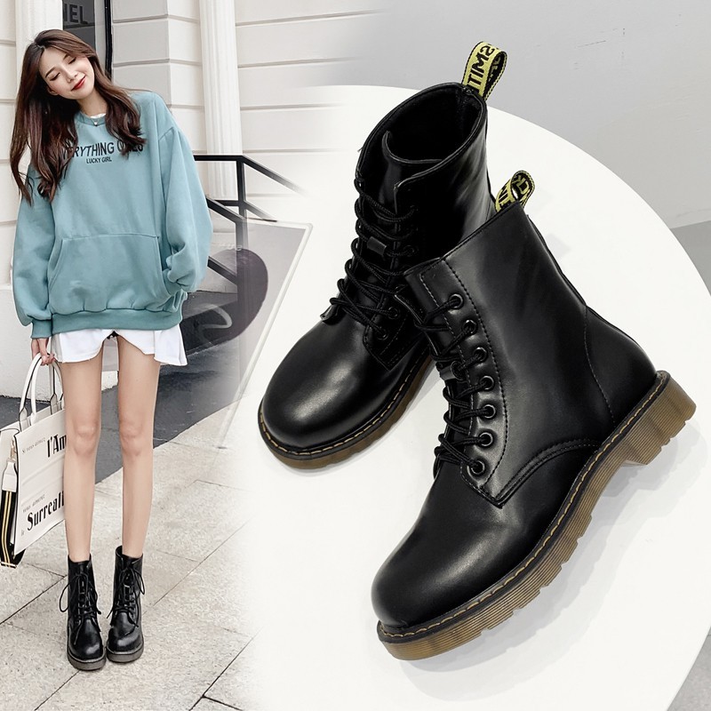 cách phối đồ với boot nữ, cách phối đồ với boots nữ, cách phối đồ với giày boot nữ cổ cao, cách phối đồ với giày boot nữ, cách phối đồ với giày boot nữ cổ thấp, cách phối đồ với giày boot nữ cổ lửng, cách phối đồ với chelsea boots nữ