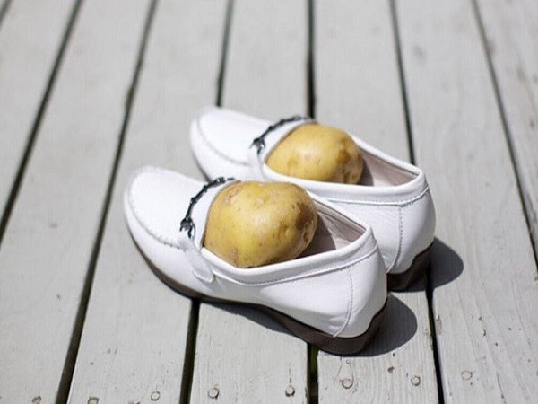 cách xử lý giày chật, cách xử lý giày bị chật, xử lý giày chật, cách xử lý giày cao gót bị chật, mẹo xử lý giày chật, xử lý giầy bị chật, cách xử lý khi giày chật