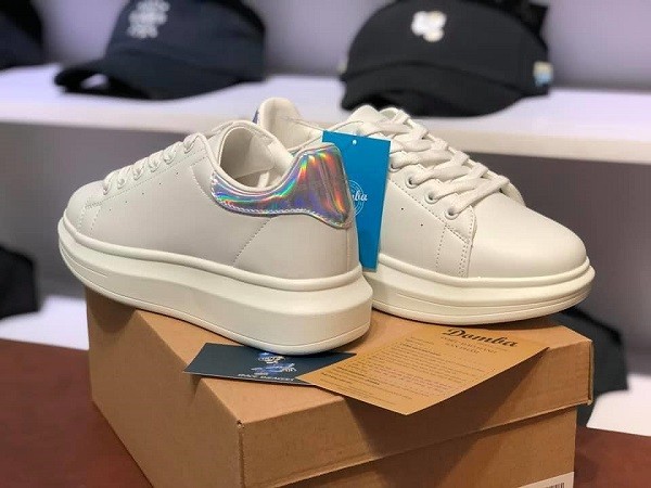 giày domba hologram, domba hologram, giày domba hàn quốc, mua giày domba chính hãng ở đâu, giày domba có tốt không, mua giày domba ở đâu, giày domba của hãng nào